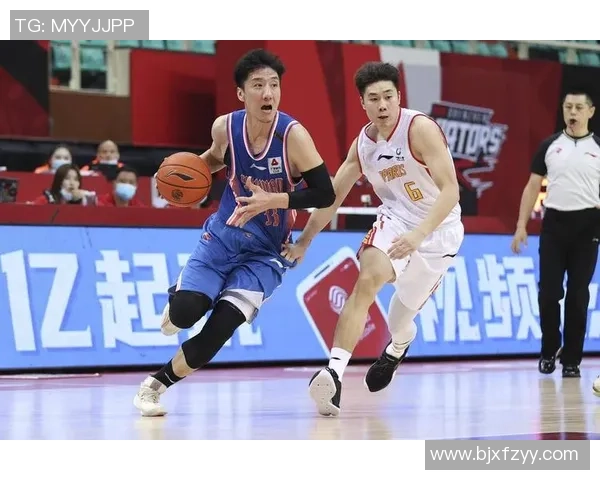 四川男篮与上海队激战正酣谁能在这场对决中笑到最后